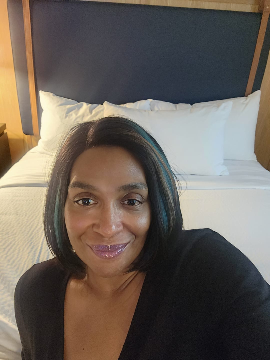 Customer photo review of Nutique Illuze Synthetic Hair 13x4 Glueless HD Lace Wig - HARLEE