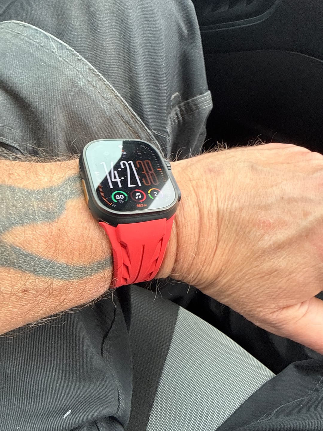 Customer photo review of Fluoro Rubber Butterfly Clasp Premium Strap for Apple Watch