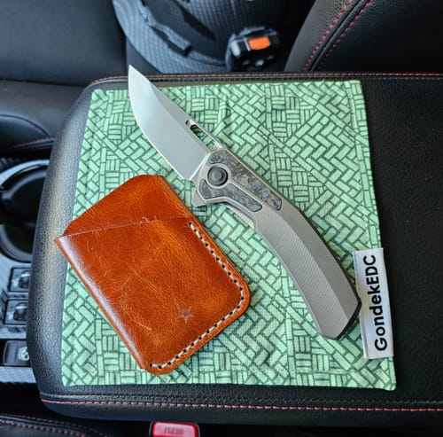 Salvador C. review of Bricks Hamilton Hank - 7x7 Cotton & Microfiber Handkerchief - Made in USA image 1 out of 1