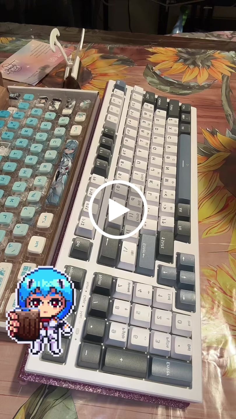 Customer video review of Pudding Four-sided Light-transmitting Anime Keycaps