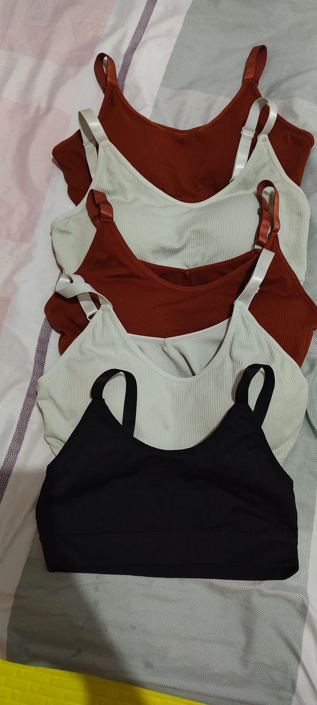 Customer photo review of [FACTORY OVERRUNS] FETTLE bra - seamless sports bra (minor imperfections)