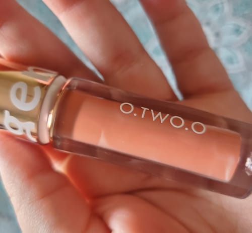 Customer photo review of O.TWO.O ULTRA STAY LOLEPOP LIPSTICK