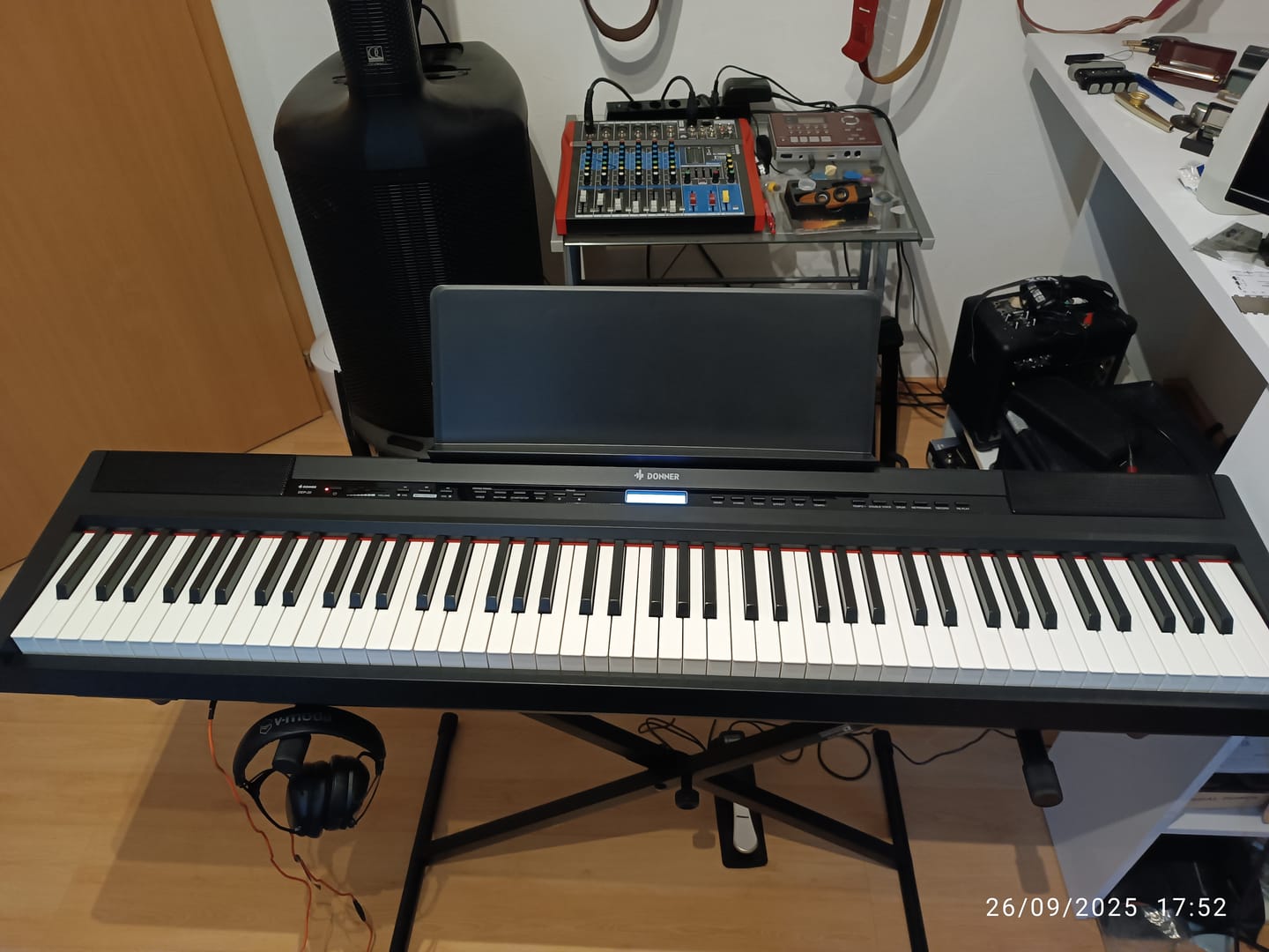 Customer photo review of Donner DEP-20 Portable Pliable Piano Numerique