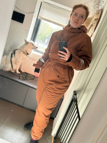 Kundeanmeldelse med foto af Jumpsuit 2.0 | Caramel | Patience