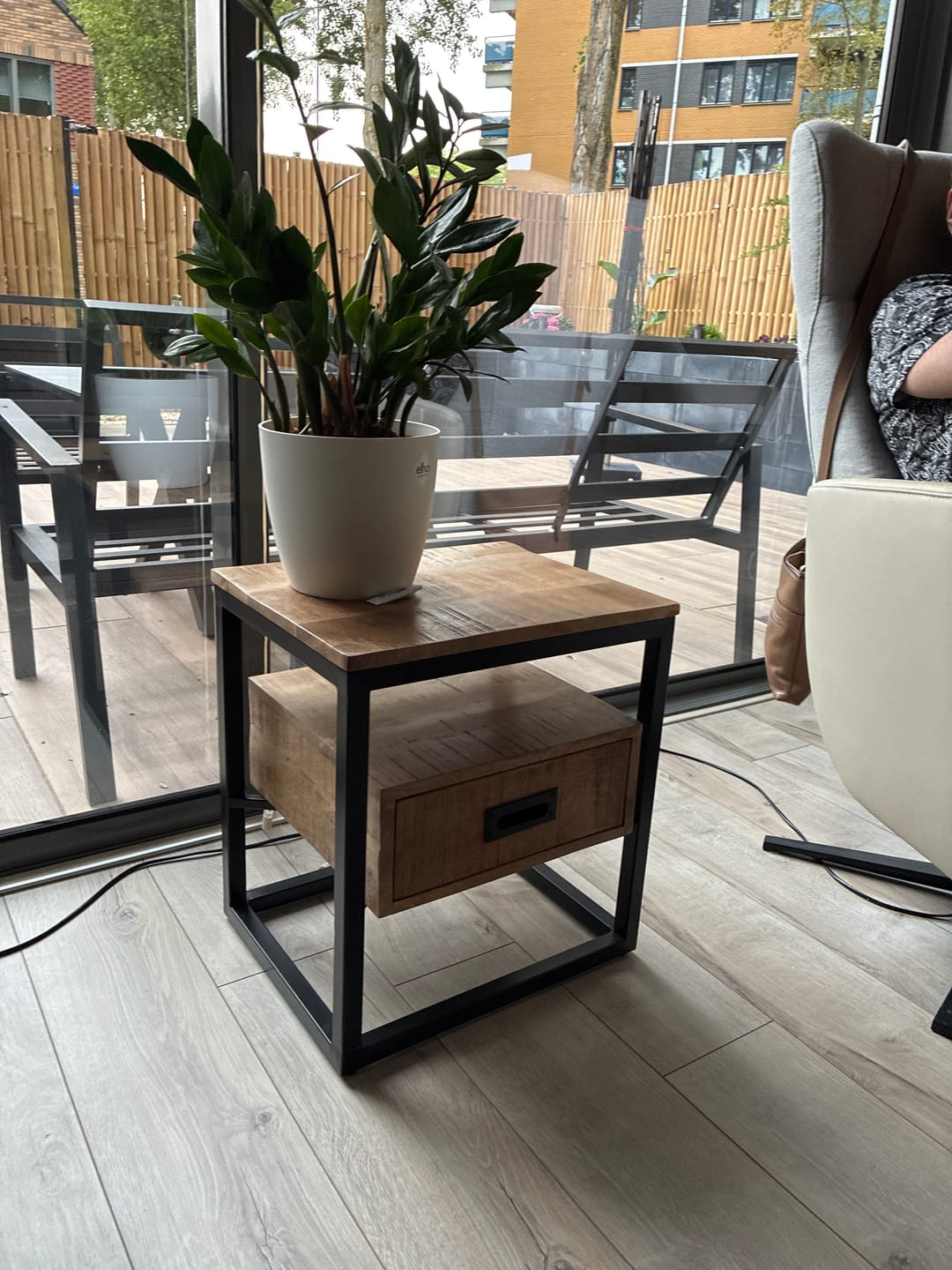 Customer photo review of Bijzettafel / Nachtkastje Industrieel Design | Mangohout en Staal | 45x35x50