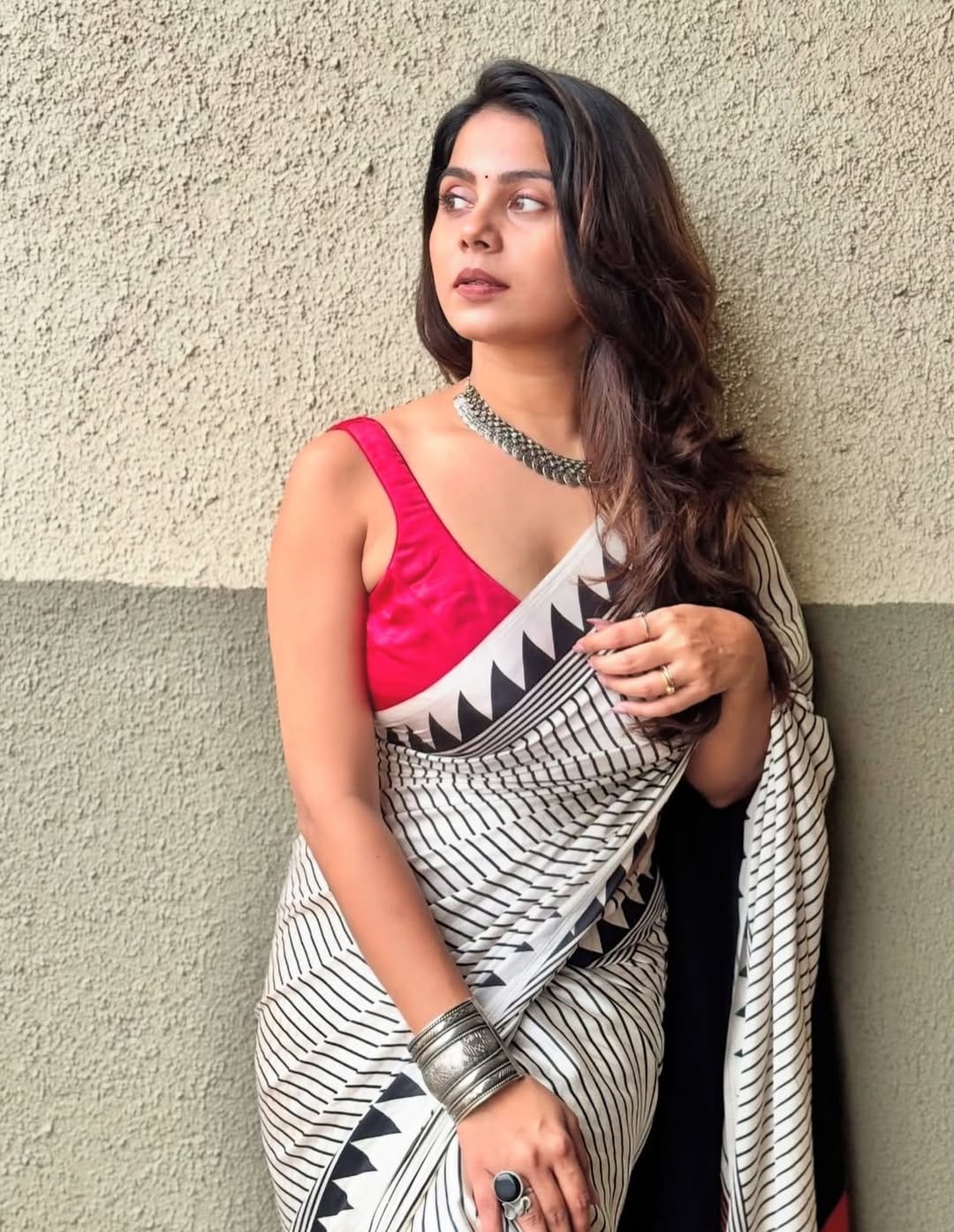 Customer photo review of Pearl White and Black Ajrakh Printed Satin Crepe Silk Saree