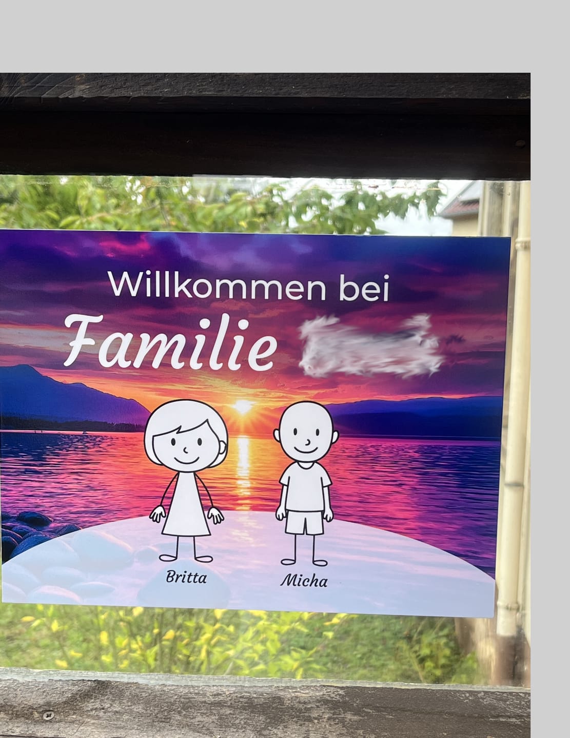 Customer photo review of Familien Türschild (UV- und wetterfest) inkl. Klebebefestigung
