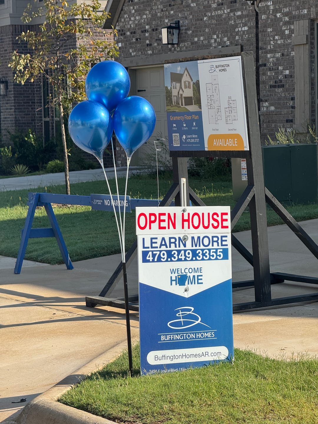 Customer photo review of PermaShine® 3-Balloon Bouquet Short Pole Kit
