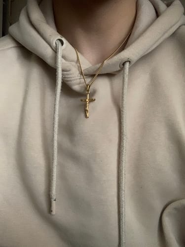 Reseña con foto de un cliente sobre Cross Minimal Pendant Oro