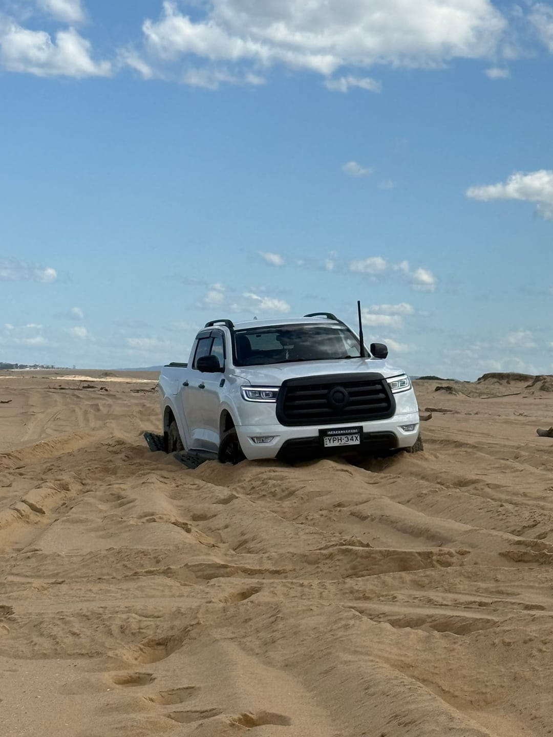 Customer photo review of X-BULL Recovery Tracks Gen3.0 Sand Tracks KIT Carry Bag Mounting Pin Sand/Snow/Mud 10T 4WD