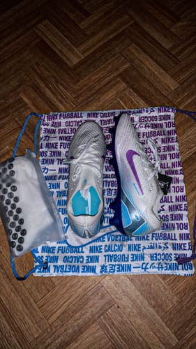 Customer photo review of MERCURIAL VAPOR 16 ELITE AG Chromatic - Blanc/Violet/Bleu