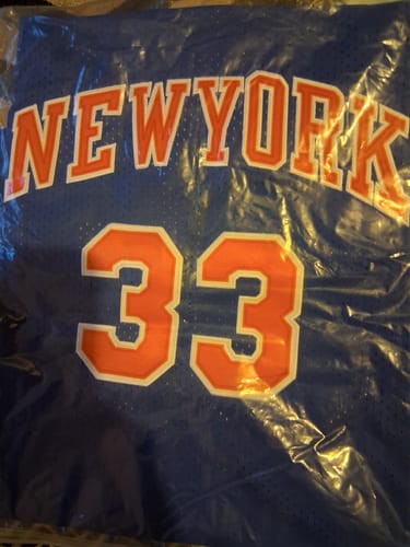 Customer photo review of Men's New York Knicks Patrick Ewing 1991-92 Hardwood Classics Player Jersey1