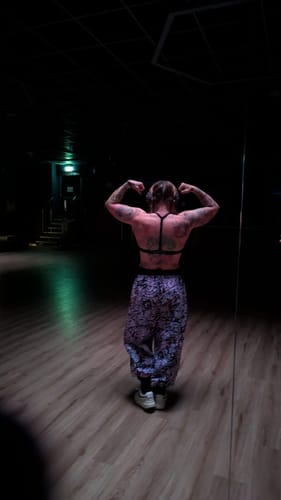 Customer photo review of DAVOMI Minimal Neckholder Sport-BH - Deep Black