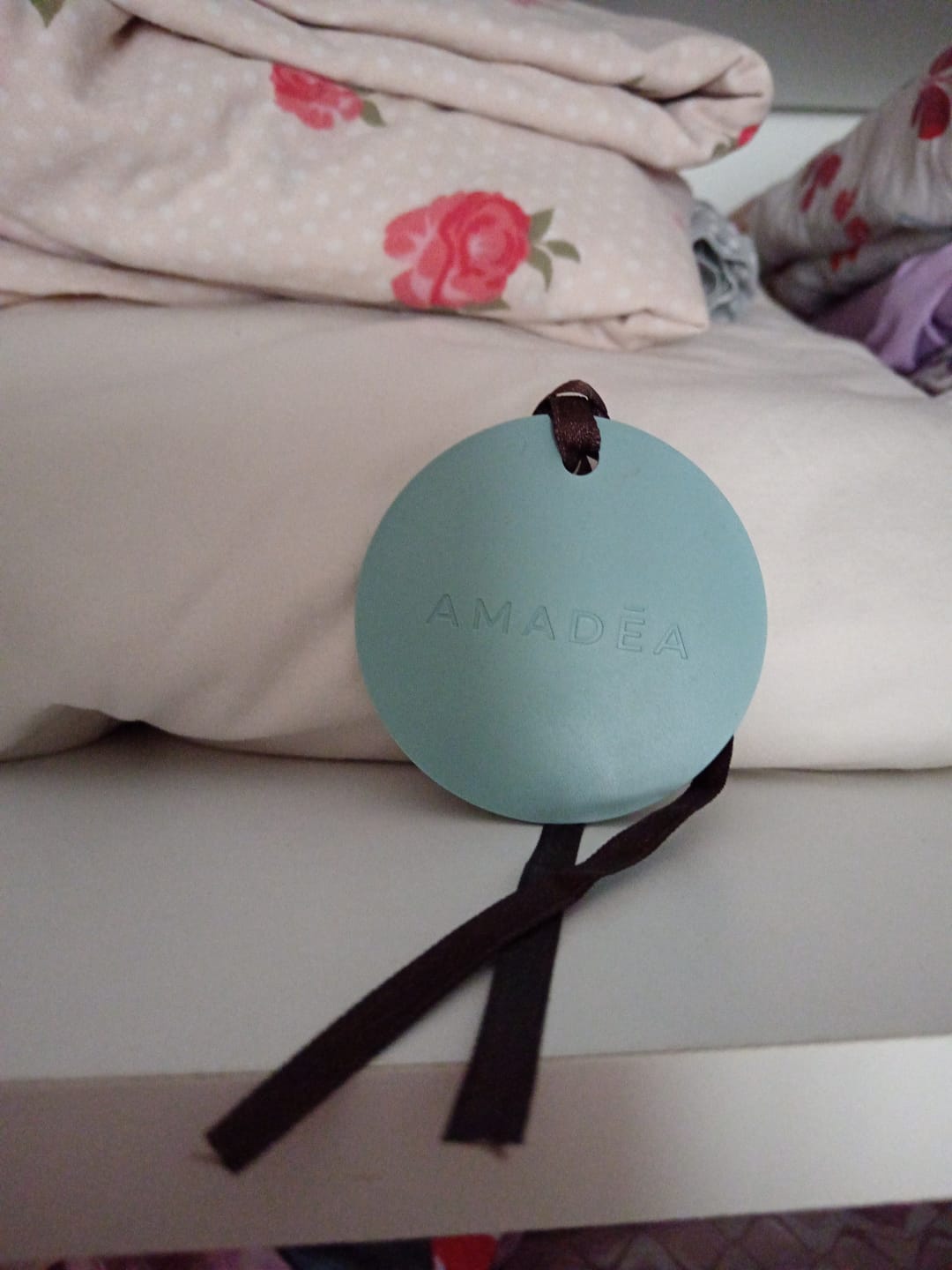 Customer photo review of 3 Profumatori "Baci di Talco" per ambienti, armadi, cassetti e auto. I ciondoli di Amadēa