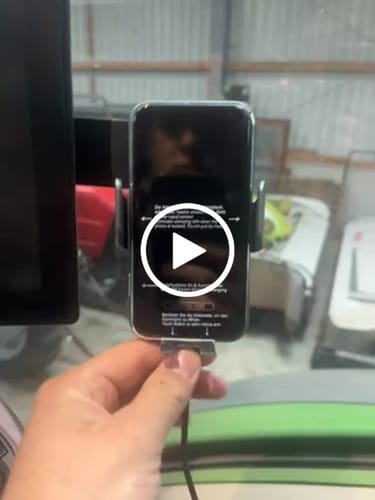 Customer video review of Gadgetme Handyhalterung mit Wireless Ladefunktion passend für Fendt One 15W Fast Wireless