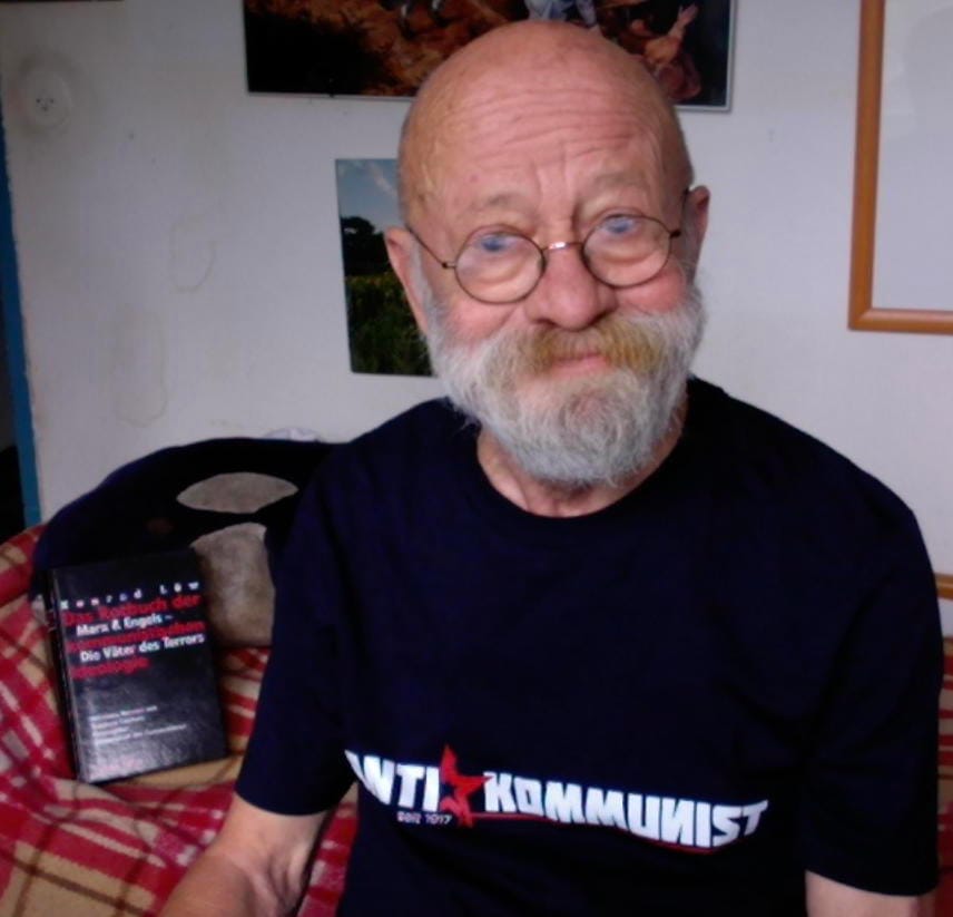Customer photo review of T-Shirt „Anti-Kommunist“