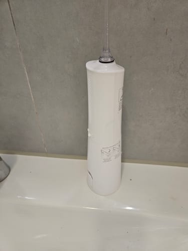 Customer photo review of Hydropulseur sans fil pour un soin dentaire & buccal optimal / 5 modes & 4 embouts / Réservoir de 300 ml / Étanchéité IPX7 / Jet dentaire pour gencives