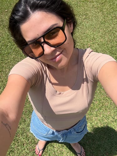 Customer photo review of Óculos Roma Oversized