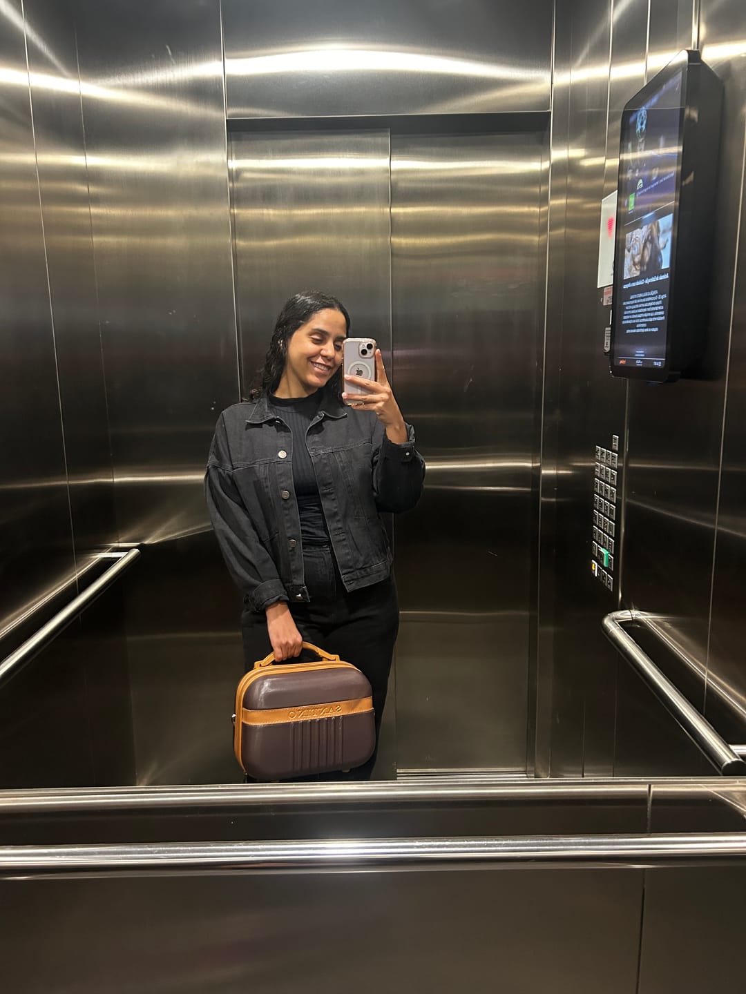 Customer photo review of Jaqueta Jeans Oversized Andiroba Preta