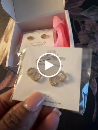 Customer video review of V Diamond Studs