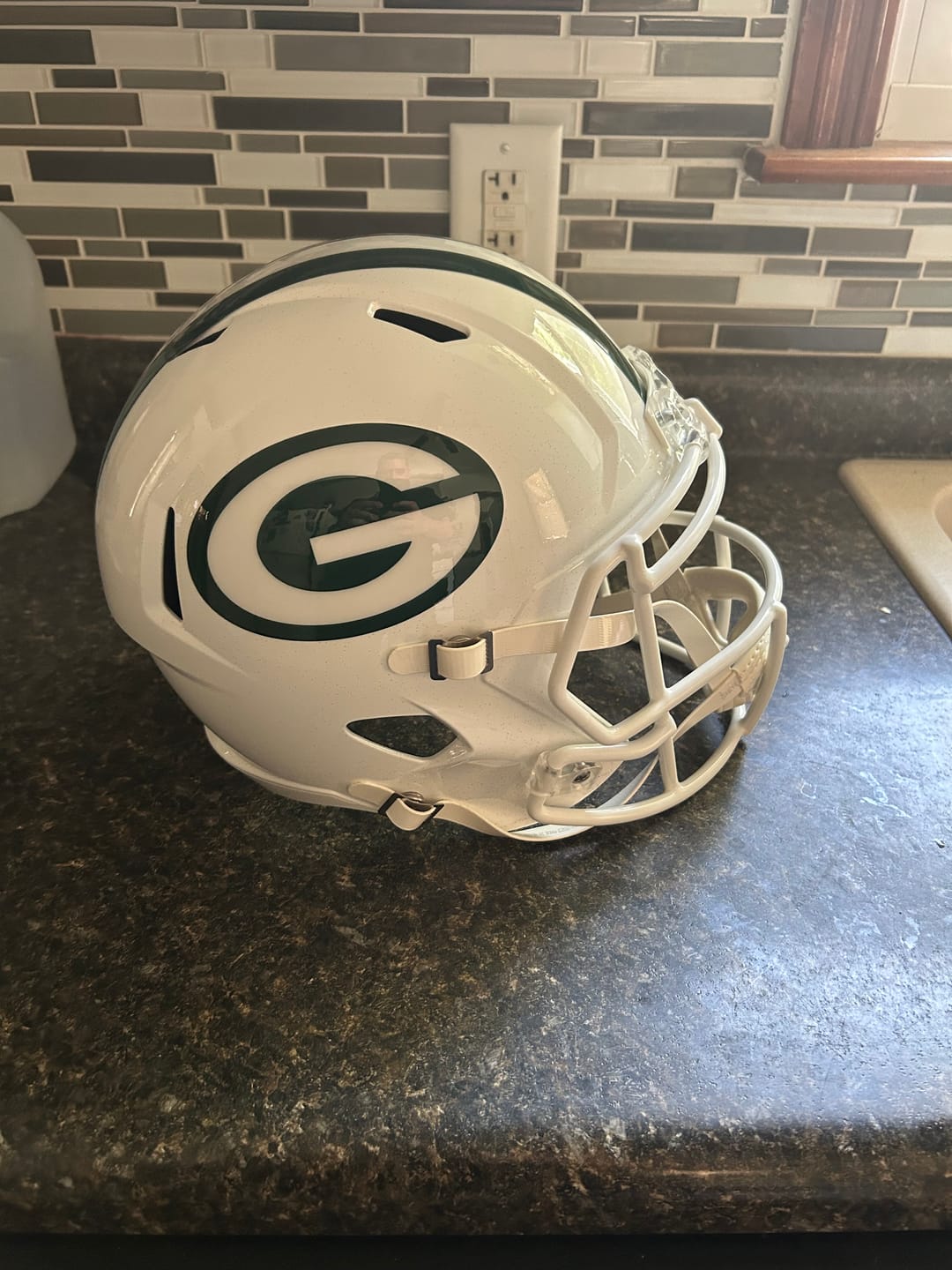 Customer photo review of Green Bay Packers Riddell Speed Replica Helmet - White Alternate 2024