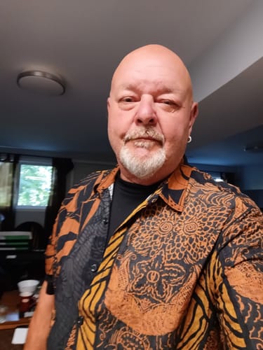 Customer photo review of Men's Retro Holiday Summer Vintage Button Up Vacation Beach Short Sleeve Shirt