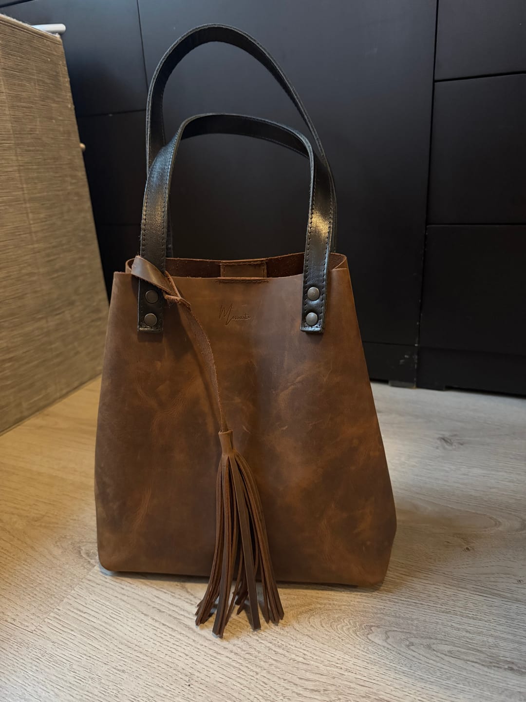 Customer photo review of Bolso Tote Cuero Praga Plus+ Crazy Café Doble Vista