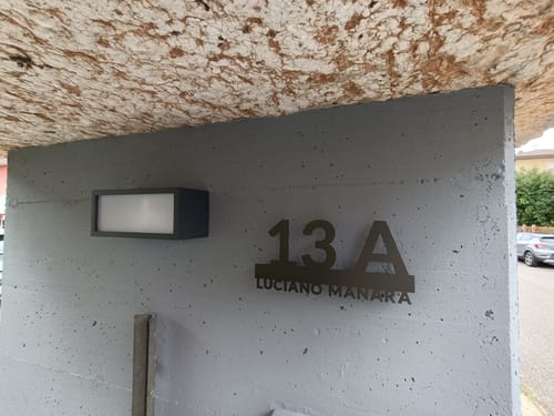Customer photo review of Numero civico e testo sagomato modello Line 02 Alluminio