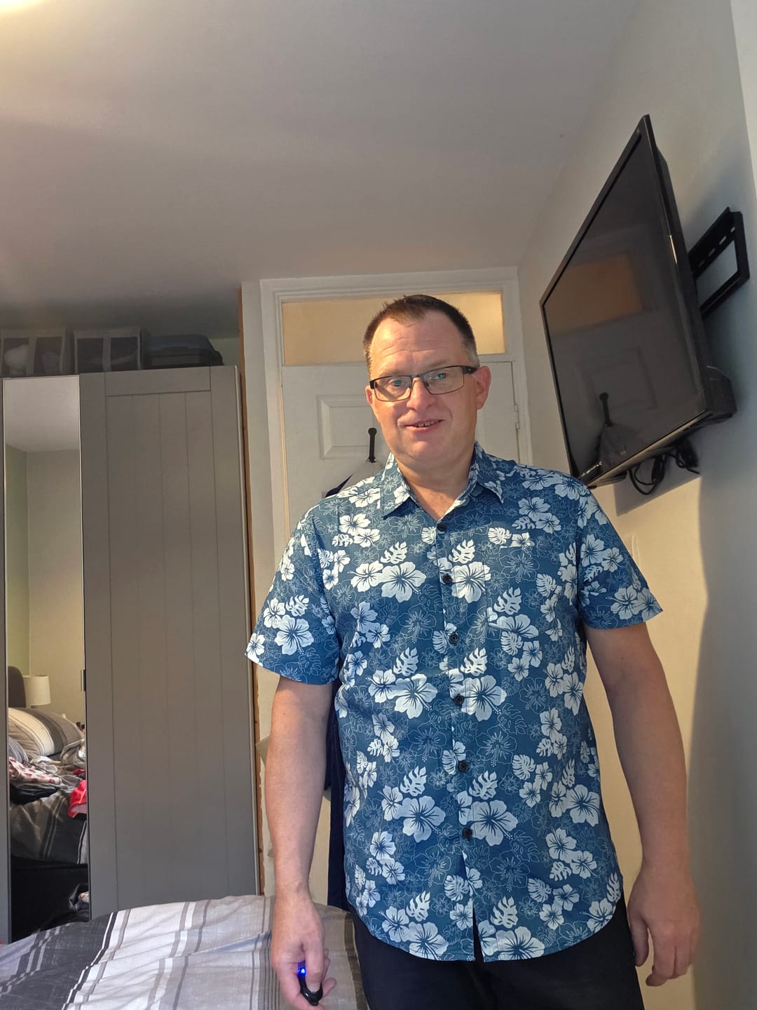 Customer photo review of Men's Blue Tropical Floral Plant Leaf Cotton Button Up Short Sleeve Aloha Resort Beach Shirt