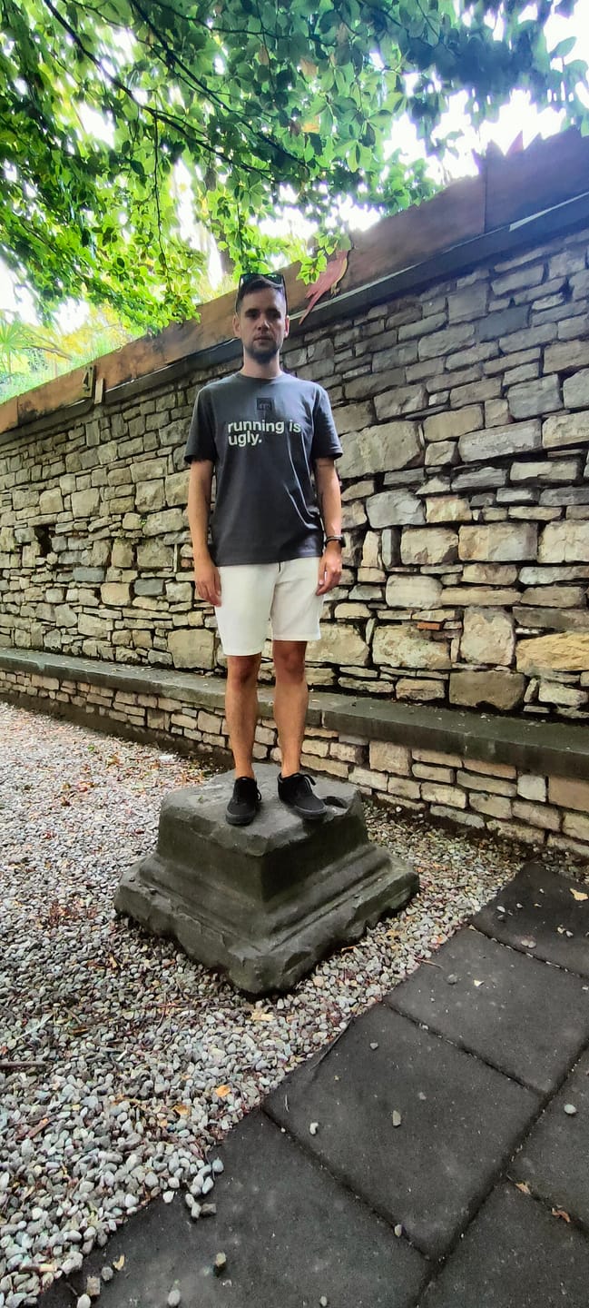 Customer photo review of tee, running is ugly, anthracite.
