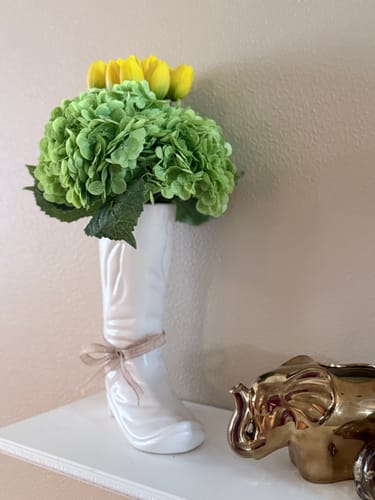 Customer photo review of 3PCS 22" Realistic Artificial Hydrangeas - Large Silk Flowers with Vivid Dark Blue & Green Colors for Wedding & Home Decor (Luxe Soft Petals, Sturdy Stems)
