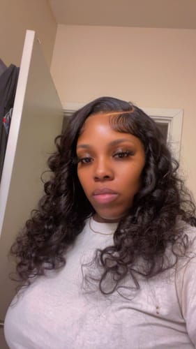 Customer photo review of CurlyMe New Wand Curl Hairstyle Wear Go Wig Glueless Pre-cut HD Lace Wig Pre-plucked