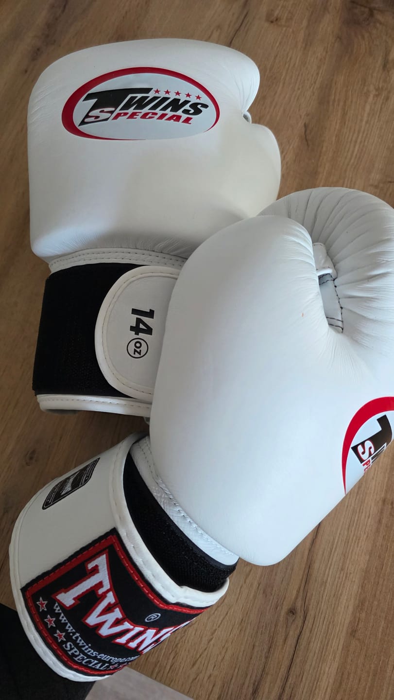 Customer photo review of Twins Boxhandschuhe BGVL3 - Weiss
