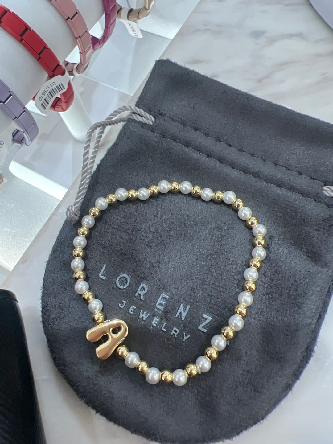 Customer photo review of NUEVO Pulsera Bolitas Doradas y Blancas con Inicial
