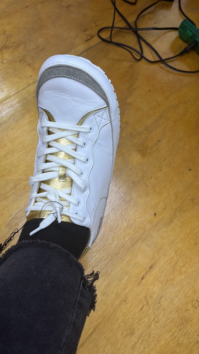 Customer photo review of Zapatilla A2. Plateada