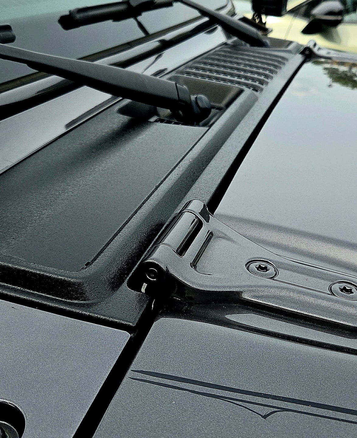 Customer photo review of Raptorized OEM Cowl Wiper Panel for Jeep JL JT 2018+ Never Fade Away！