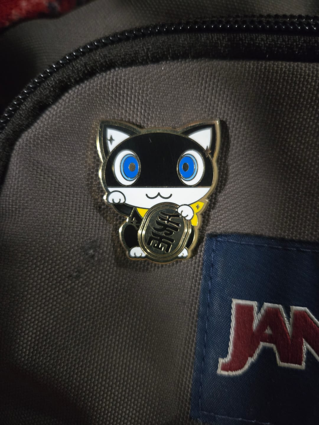 Customer photo review of Persona 5 - Morgana Lucky Cat Pin