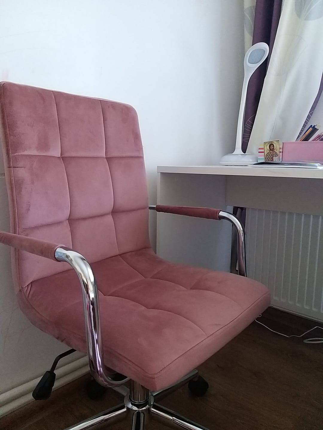 Customer photo review of Scaun de birou GONZO 4, roz/crom, stofa catifelata/metal, 60x53x93/105 cm