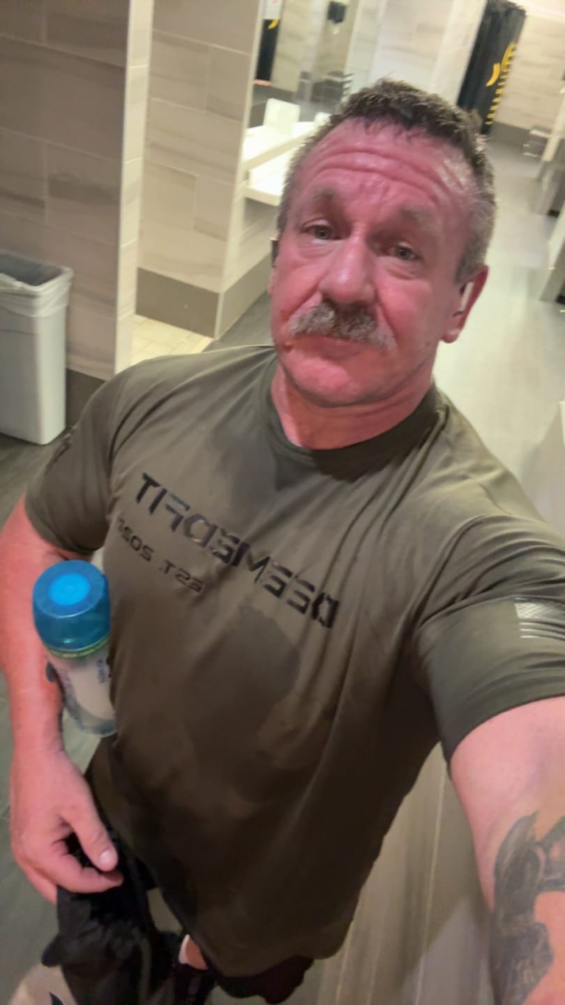 Customer photo review of Men’s Gym Tee “Compellence” -Olive