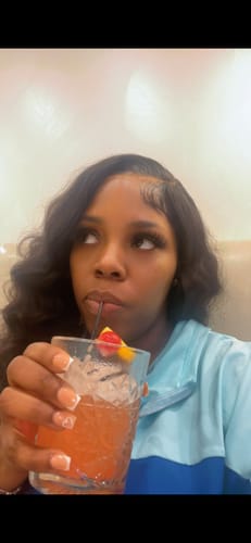 Customer photo review of CurlyMe New Wand Curl Hairstyle Wear Go Wig Glueless Pre-cut HD Lace Wig Pre-plucked
