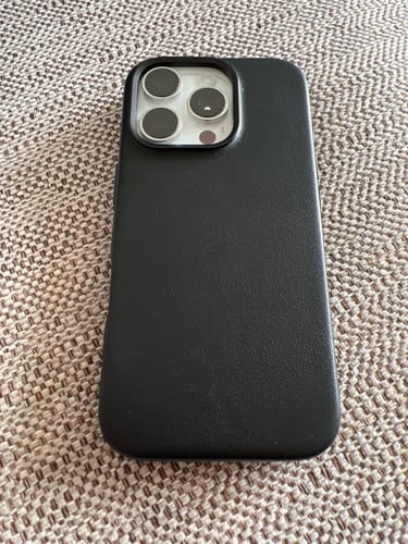 Customer photo review of Timeless Luxe Leather Case - Obsidian Black - iPhone 16 Pro