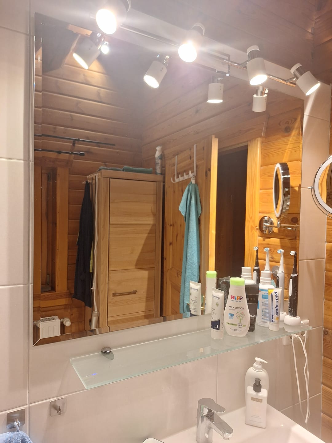 Customer photo review of Glasregal Badezimmer Glasablage, Badregal 8mm Hartglas, AURA, Chrom Glanz, Satiniertes Glas