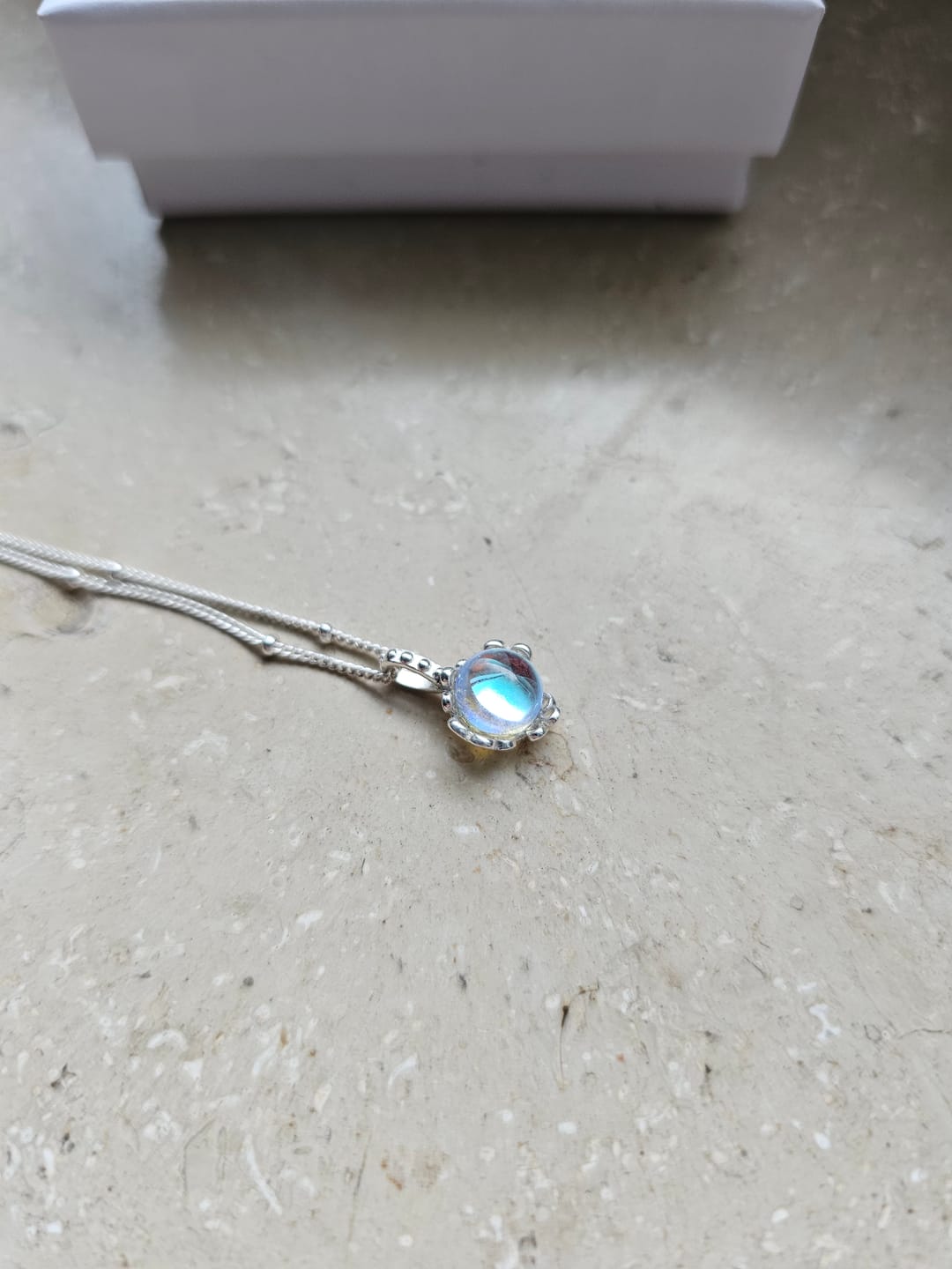 Customer photo review of Mondstein Halskette - Rundschliffanhänger