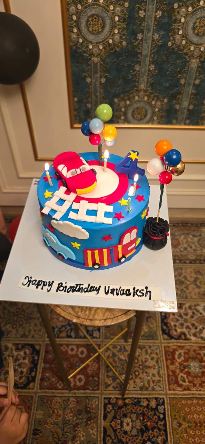 Customer photo review of Balloon Car Race Cake