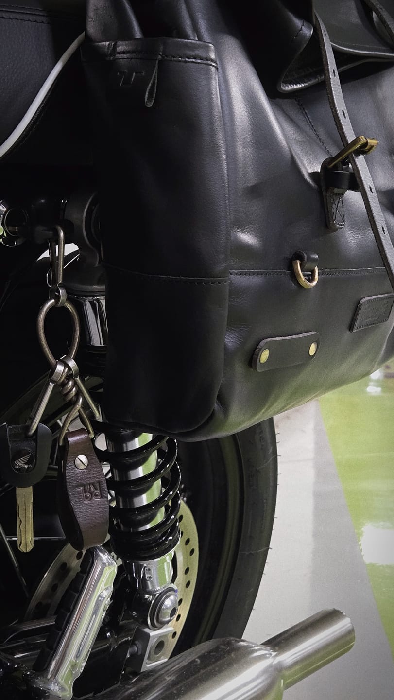 Customer photo review of outlaw saddlebag