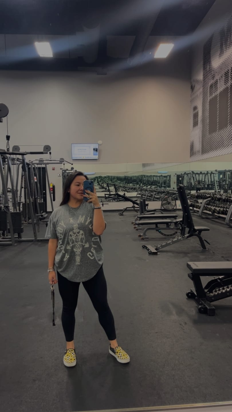 Customer photo review of 4206 - Gold's Gym Heather Tees