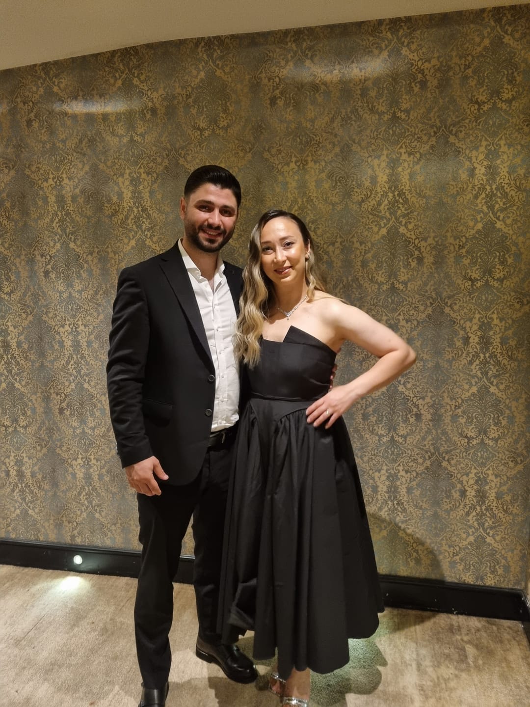Customer photo review of DRAPE DETAYLI MAKSİ BOY DÖKÜMLÜ ELBİSE SİYAH