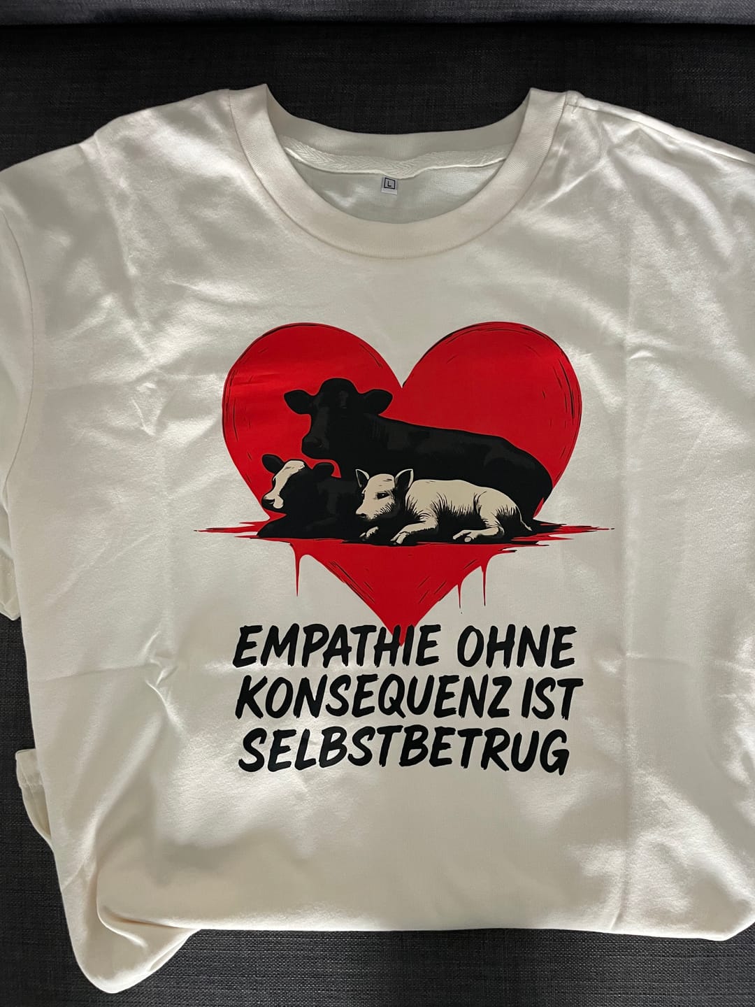 Customer photo review of Empathie ohne Konsequenz ist Selbstbetrug - Premium Shirt