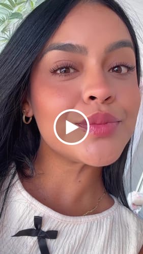 Customer video review of KosmaLash® | Sérum Crecimiento & Anticaída