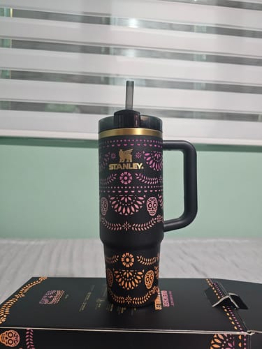 Customer photo review of Stanley Quencher H2.0 Flowstate™ Tumbler Midnight Catrina | 887ML